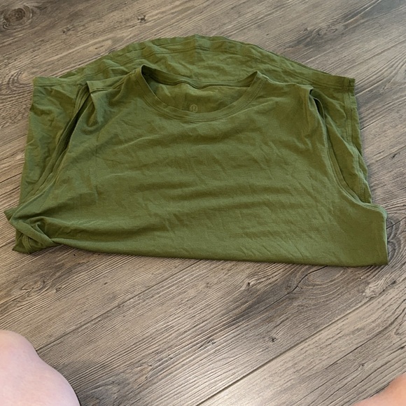 Olive green lululemon size 8 muscle tank. Super comfy. Good condition - Picture 4 of 10